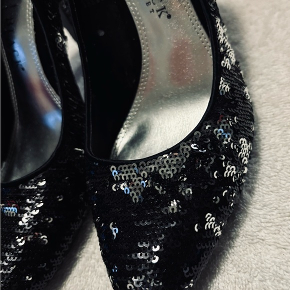 Almost Brand New Heels By White House / Black Market - Size 8 M - Box 50 - Picture 4 of 9